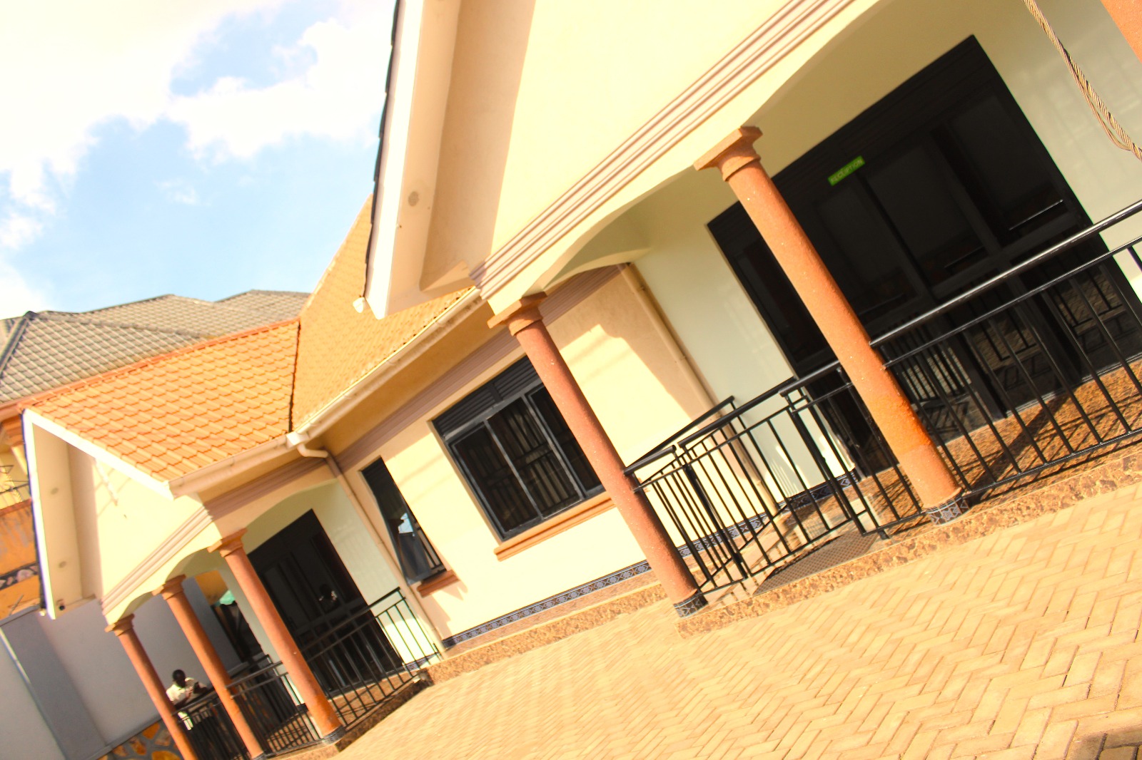 Crown Suites Motel